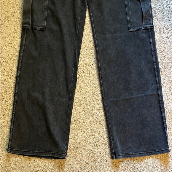 Halara Black Cargo Jean Pants - Picture 3 of 5